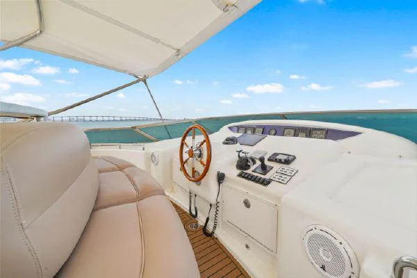 85ft Azimut Del Mar bathroom